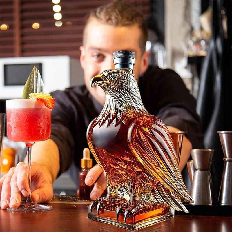 🦅Whiskey Bottle – A Masterpiece of Craftsmanship and Strength, Capturing the Spirit of Freedom in Every Detail