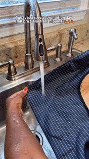 Waterproof Kitchen Apron – Detachable Snap Towel, Dual Pockets & 3-Layer Spill Protection