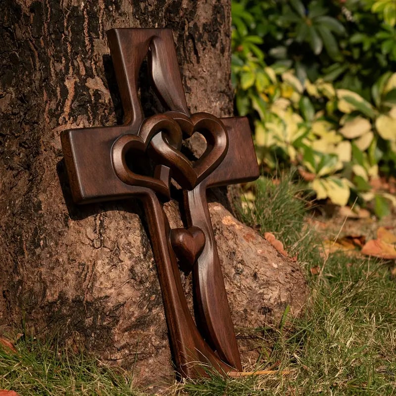 🔥 Last Day 49% OFF – Hand-Carved Intertwined Hearts Wooden Cross ❤️ Perfect Wedding & Anniversary Gift ✝️💞